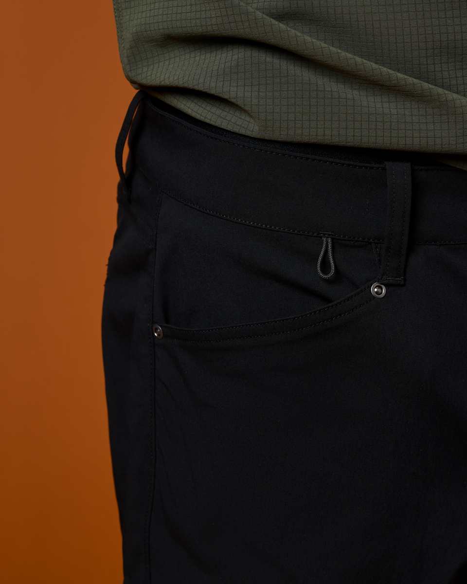 Coraje Tech Short - Men's - Black - US 2138